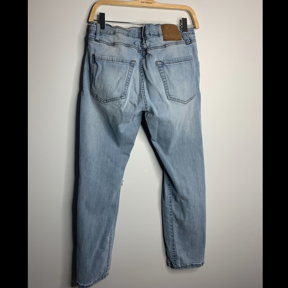 Distressed Denim Skinny Jeans. 31x30 - Picture 2 of 2